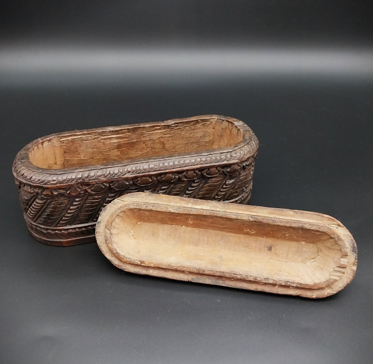Scatola in legno intagliata a mano, epoca 700-photo-4