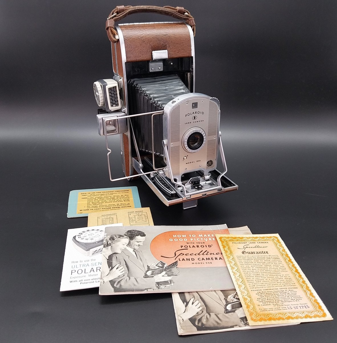 Fotocamera a soffietto Polaroid Land Camera modello 95A, 1955.