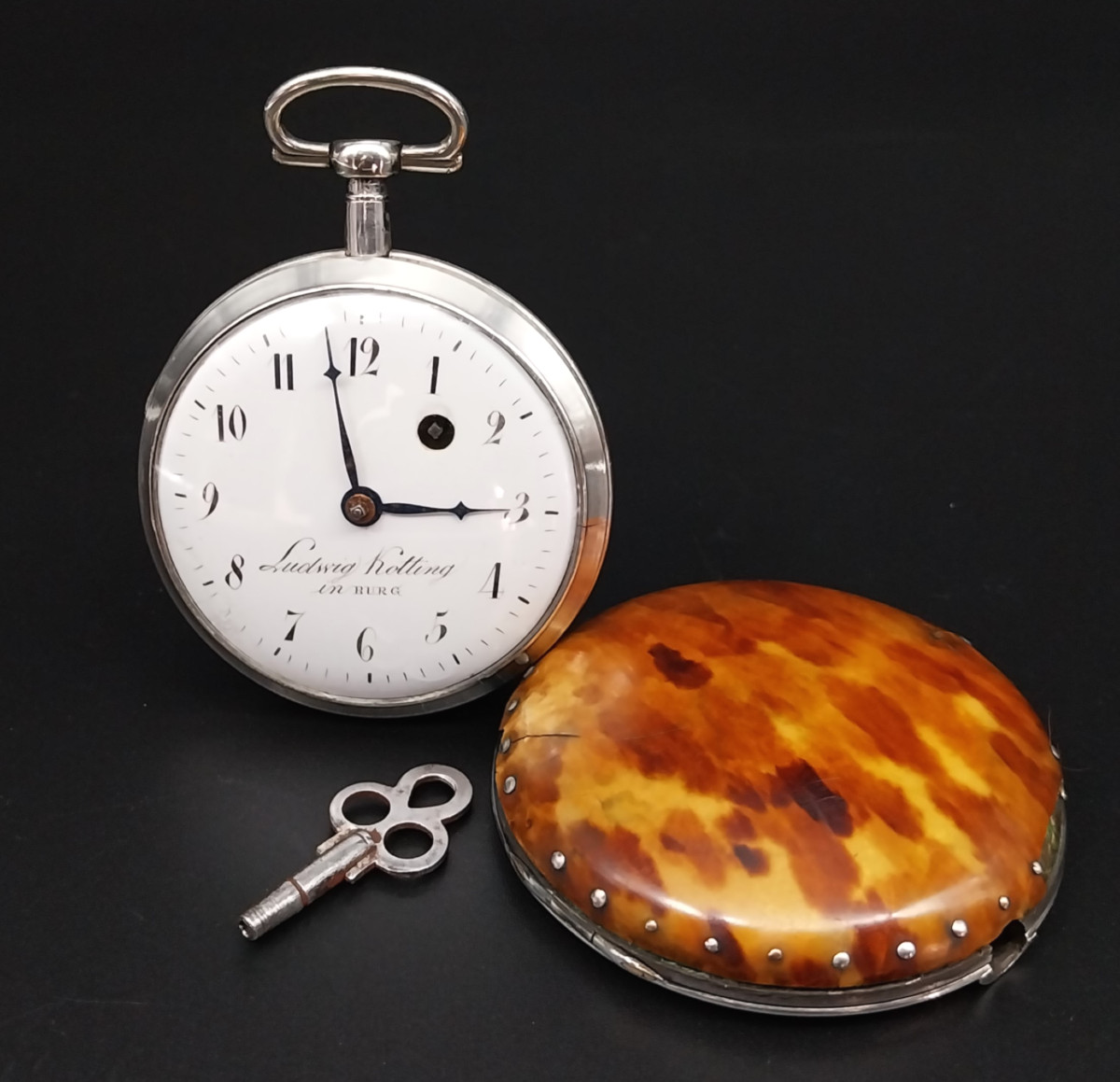 Grande orologio da tasca a verga con cassa in tartaruga e argento,  epoca fine 700