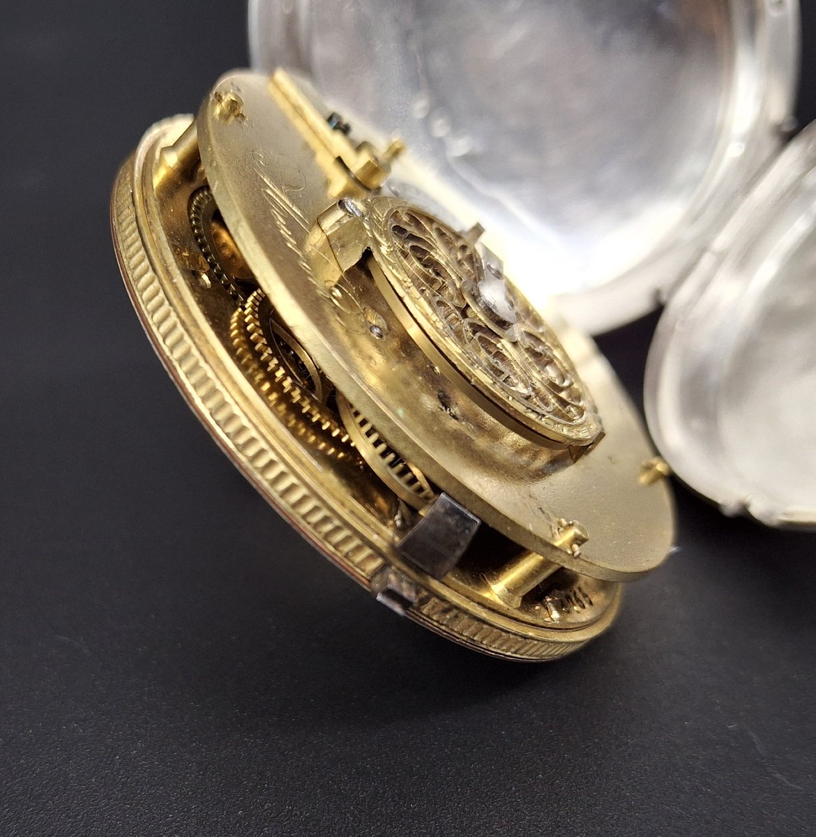 Orologio con doppio fuso orario e quadrante dipinto Firmato "Meuron",  XVIII secolo-photo-5