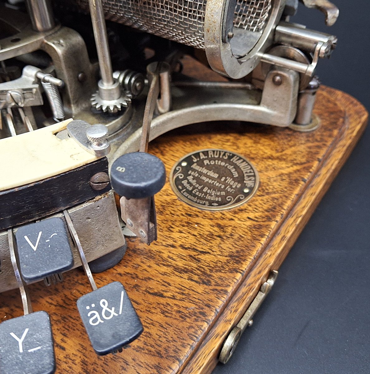 Macchina da scrivere americana  Hammond a mezzaluna, epoca 1905 circa.-photo-1