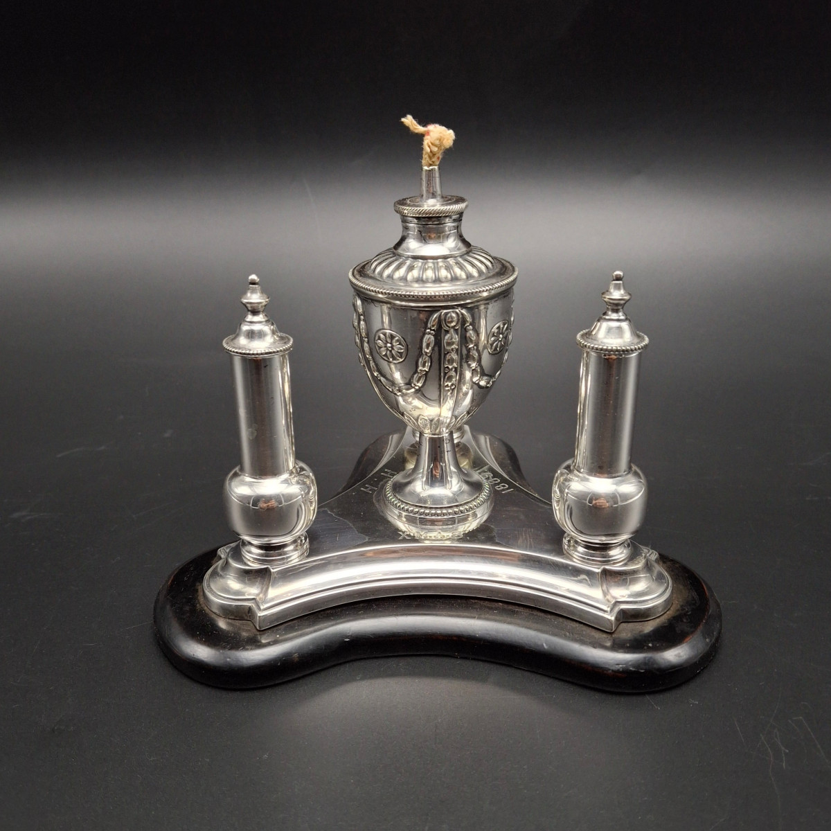 Accendino da tavolo per sigari, Elkington & Co, 1889