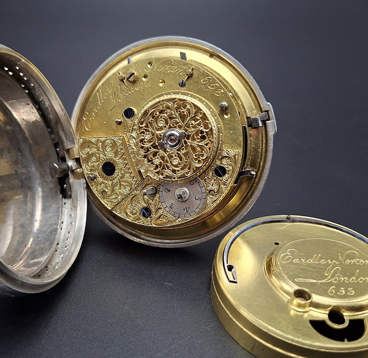 Orologio da tasca con scappamento a cilindro, ripetizione ore  e quarti, calendario, fine 700-photo-6