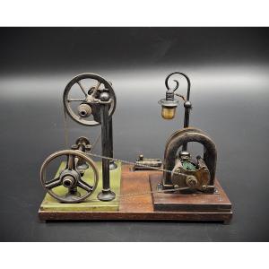 Motore elettrico antico, modello didattico, epoca 1900