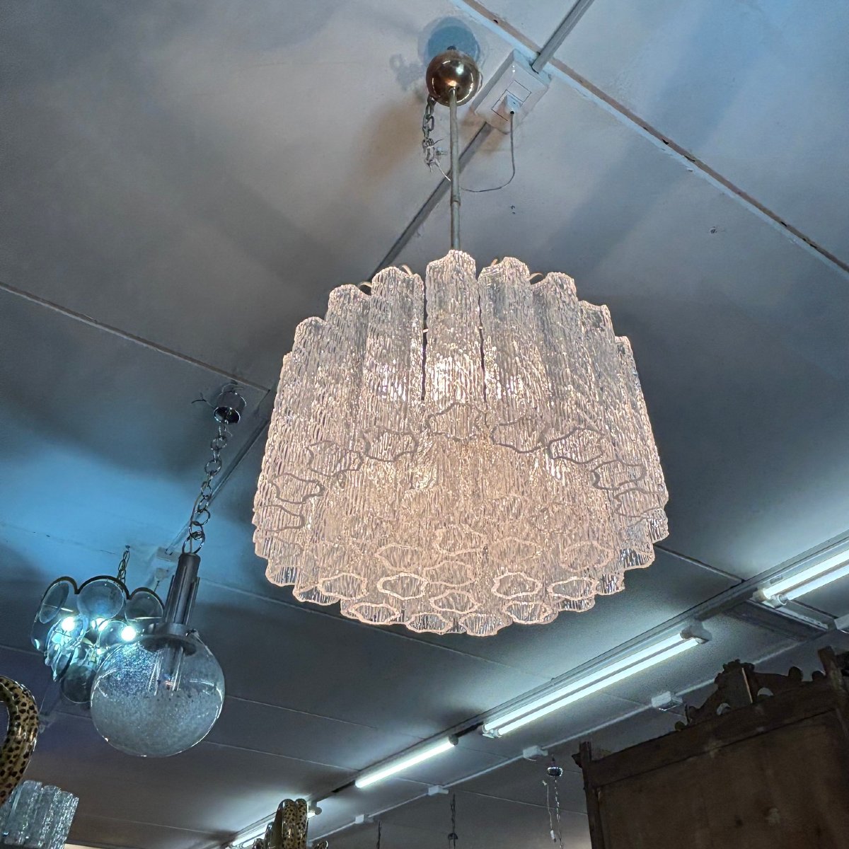 Bellissimo Lampadario design Venini Anni 70 con 50 bicchieri e 3 punti Luce Chandelier.  -photo-2