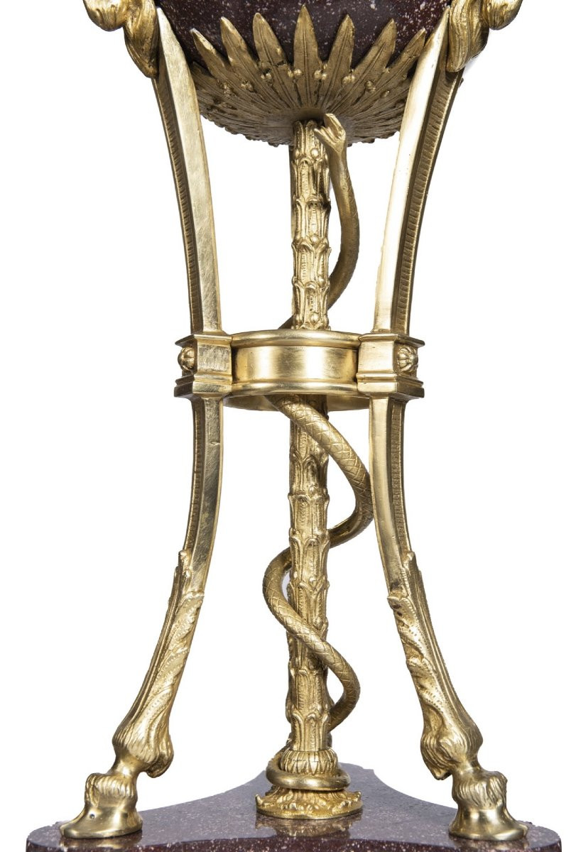 Coppia di cassolette tripodi in porfido rosso imperiale e bronzo dorato cesellato, Francia, ini-photo-4