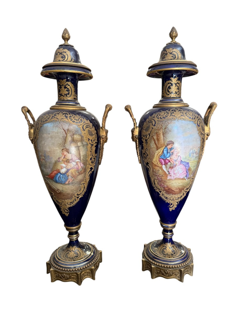 Coppia di vasi con coperchio in porcellana di Sèvres, Francia, fine XIX secolo