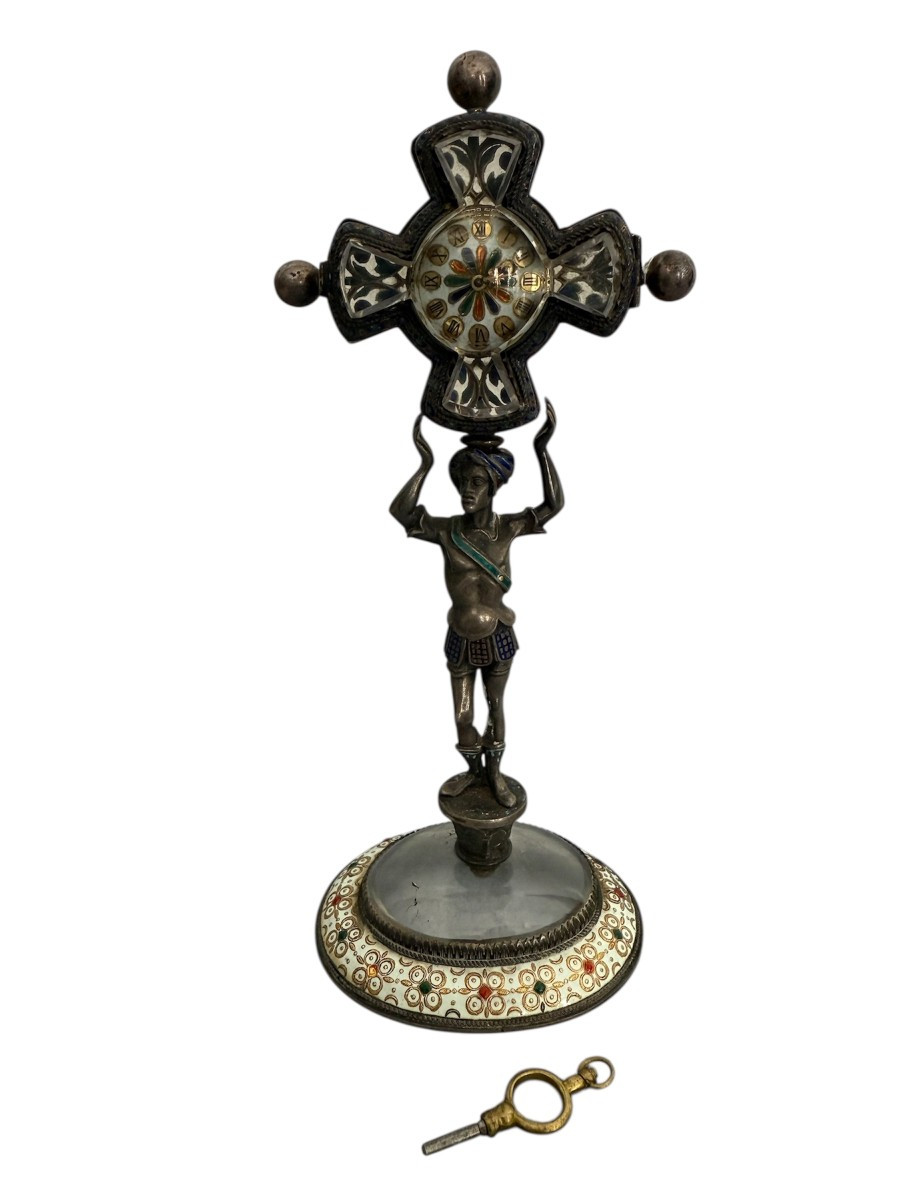 Orologio a figura di moro in argento con croce smaltata e base in cristallo di rocca