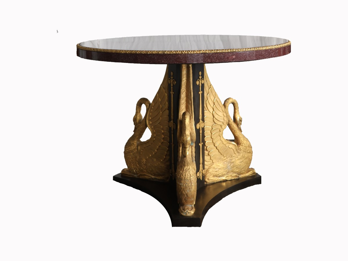 Tavolo da centro in bronzo dorato e patinato con piano in porfido rosso egiziano, Francia, prim