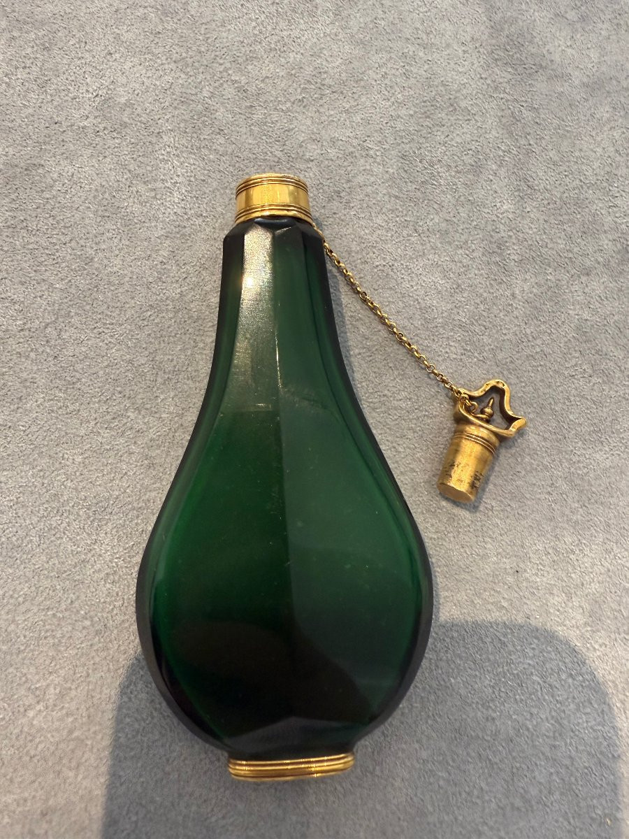 Portaprofumo in vetro verde smeraldo con montature in oro – Francia, ca. 1798–1815-photo-4