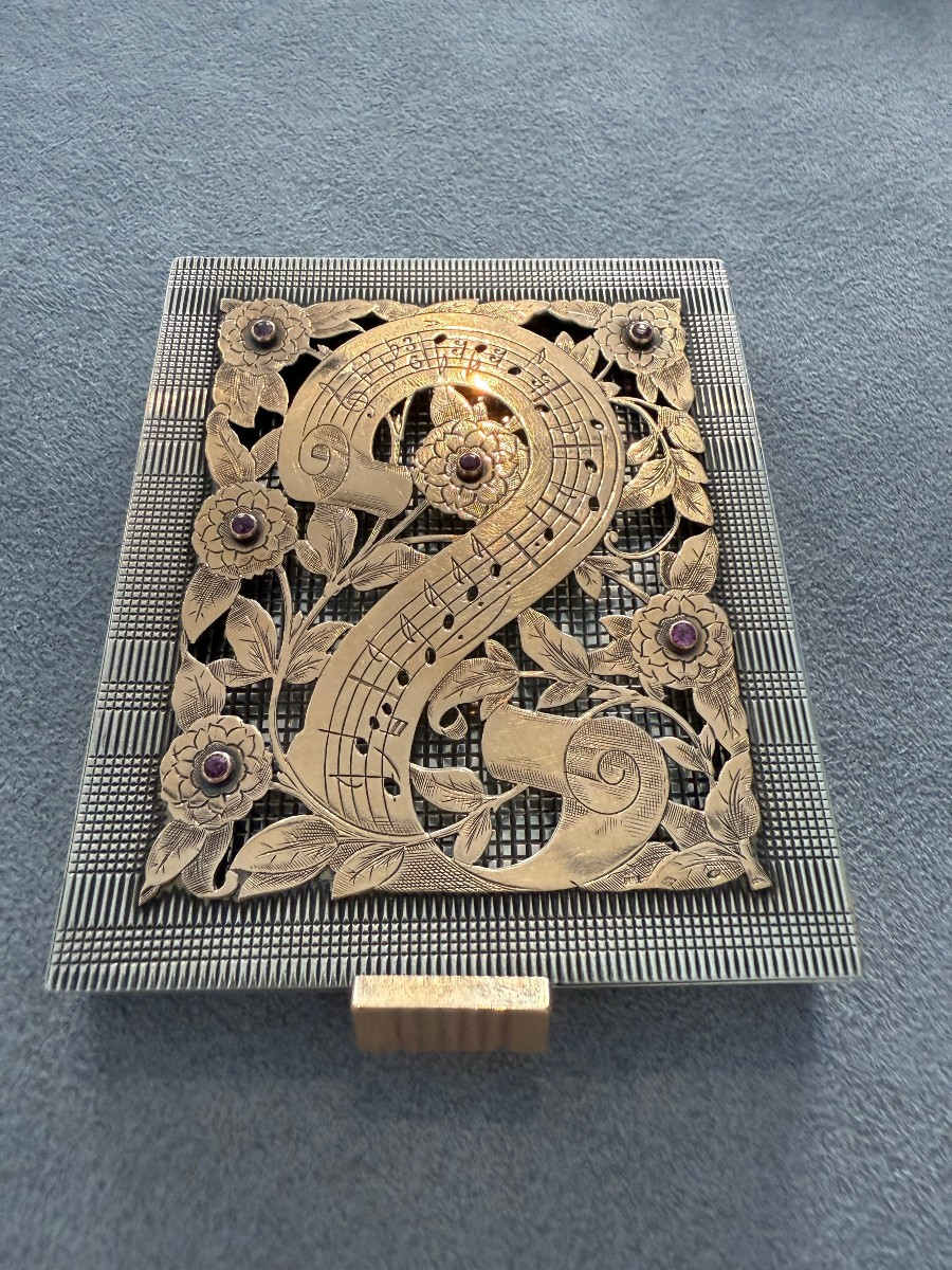 Tabacchiera multifunzionale in argento e oro con decoro musicale – Boucheron, Parigi, XX secolo