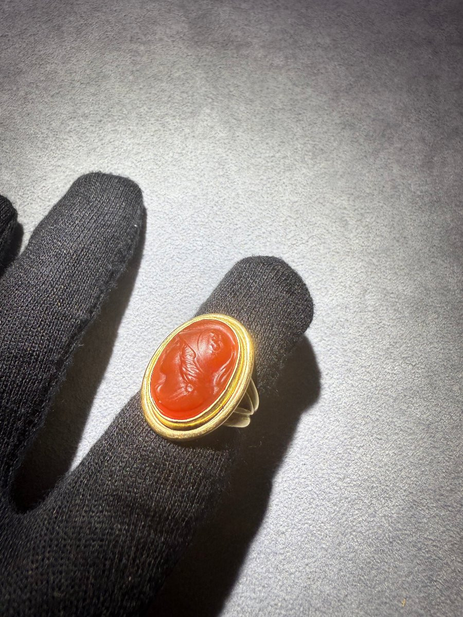 Anello antico in oro 18 kt con intaglio in corniola raffigurante Minerva-photo-2
