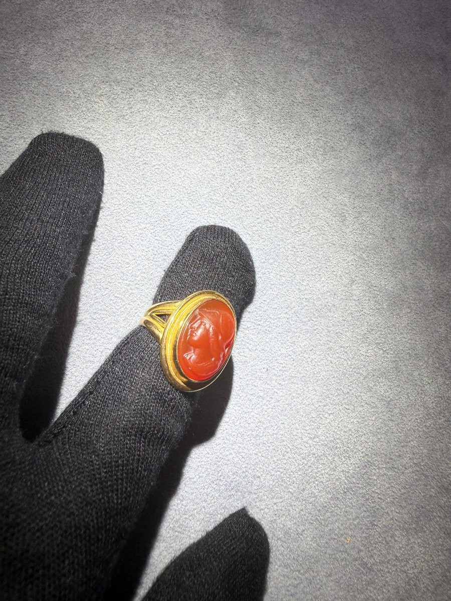 Anello antico in oro 18 kt con intaglio in corniola raffigurante Minerva-photo-3
