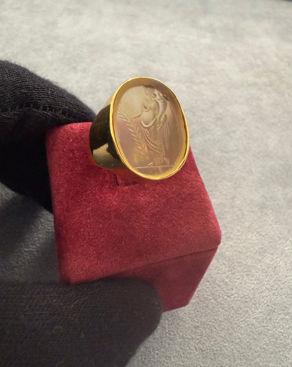 Anello in oro con intaglio antico in agata gialla-photo-2
