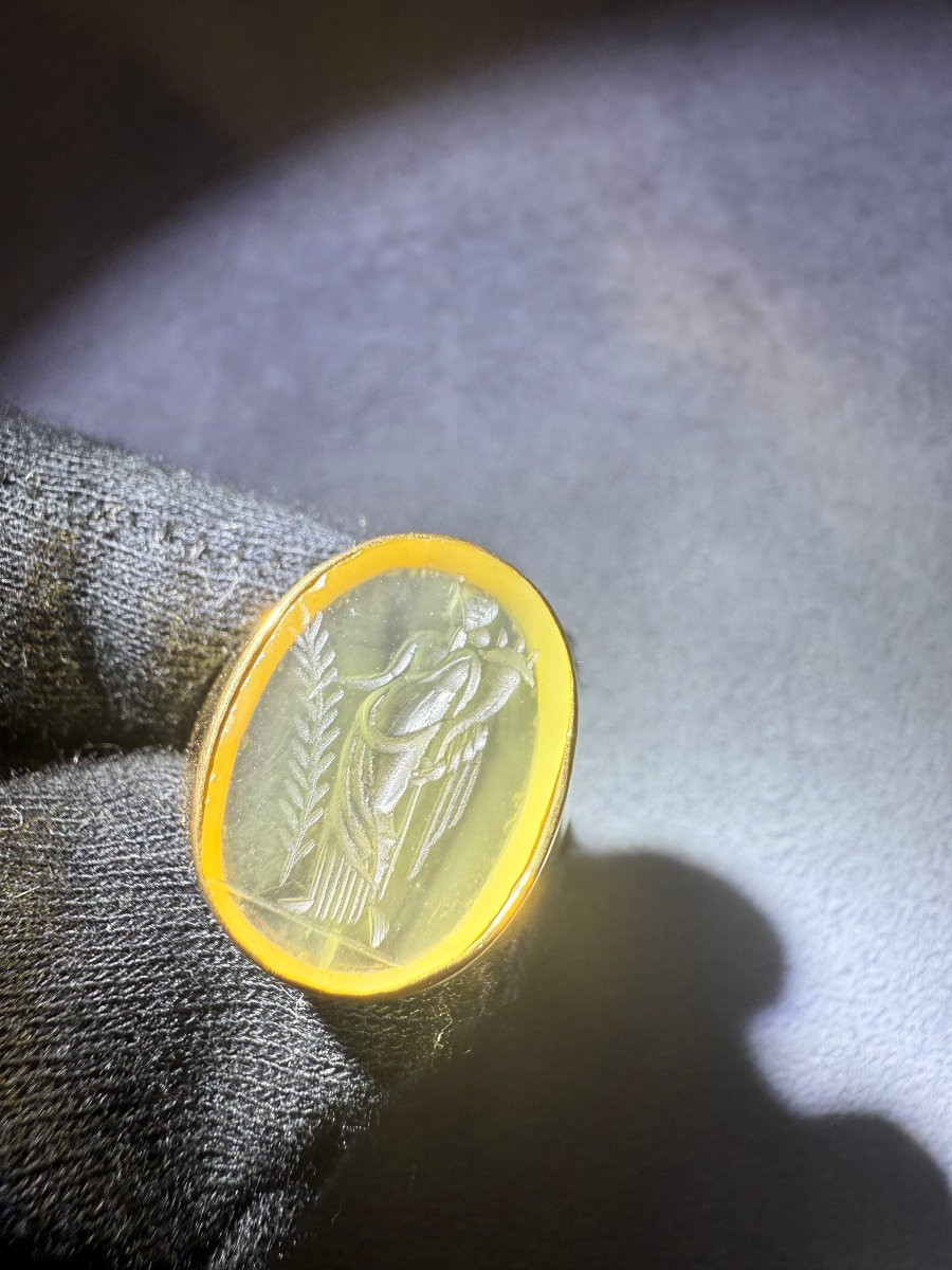 Anello in oro con intaglio antico in agata gialla-photo-1