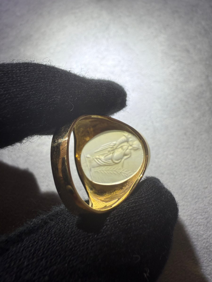 Anello in oro con intaglio antico in agata gialla-photo-3