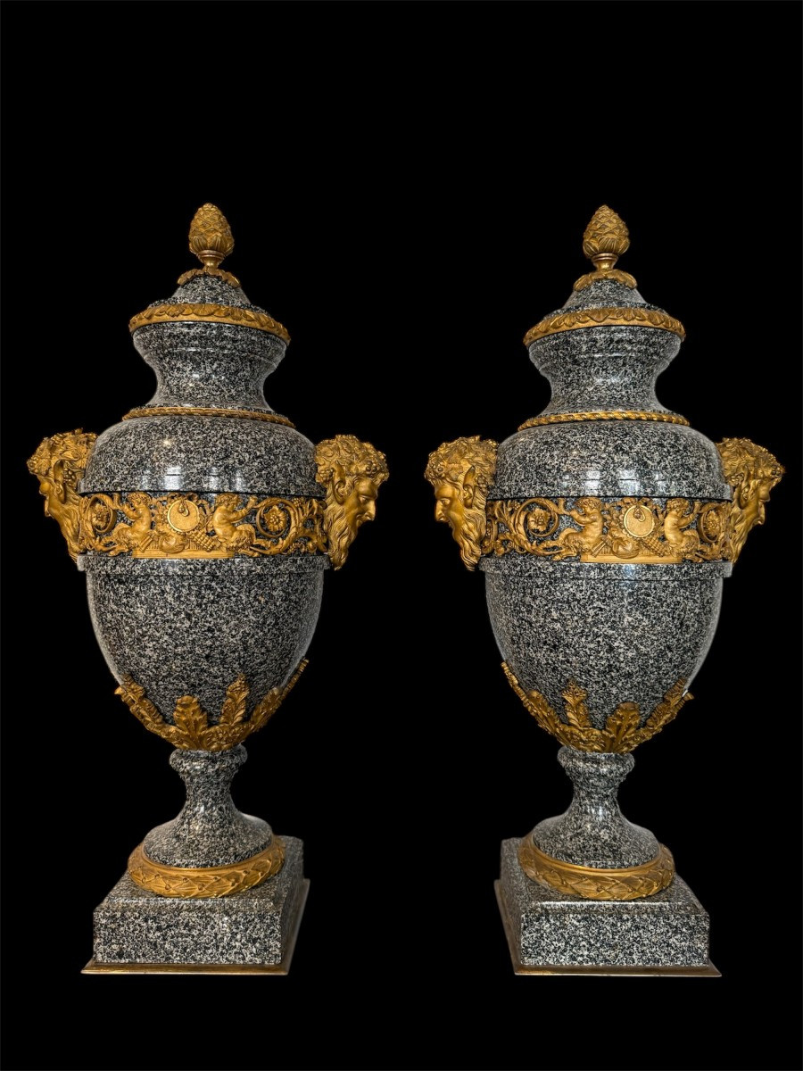 Coppia di vasi in porfido grigio e bronzo dorato  Attribuiti a Pierre-Philippe Thomire (1751–18