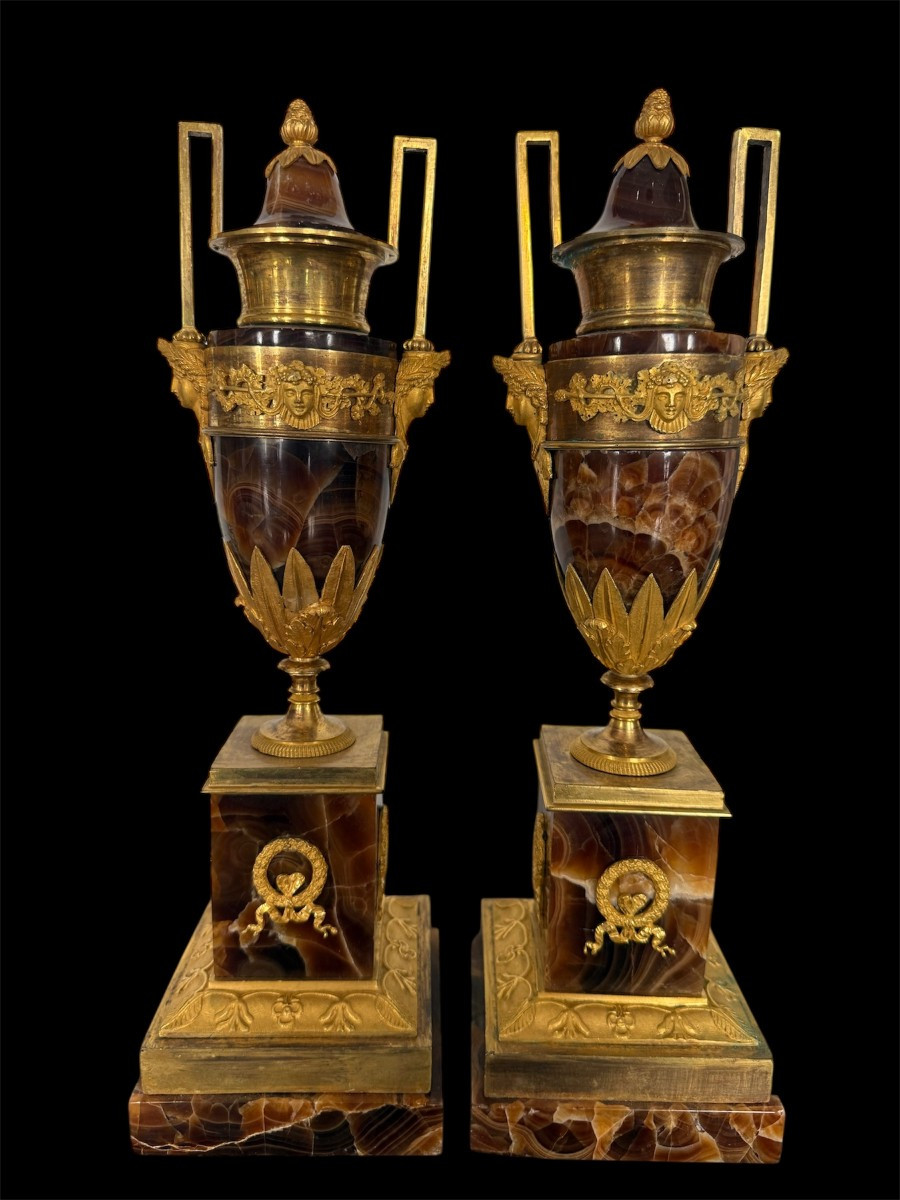 Coppia di vasi in alabastro tartarugato e bronzo dorato, Roma, fine del XVIII secolo, ambito Va