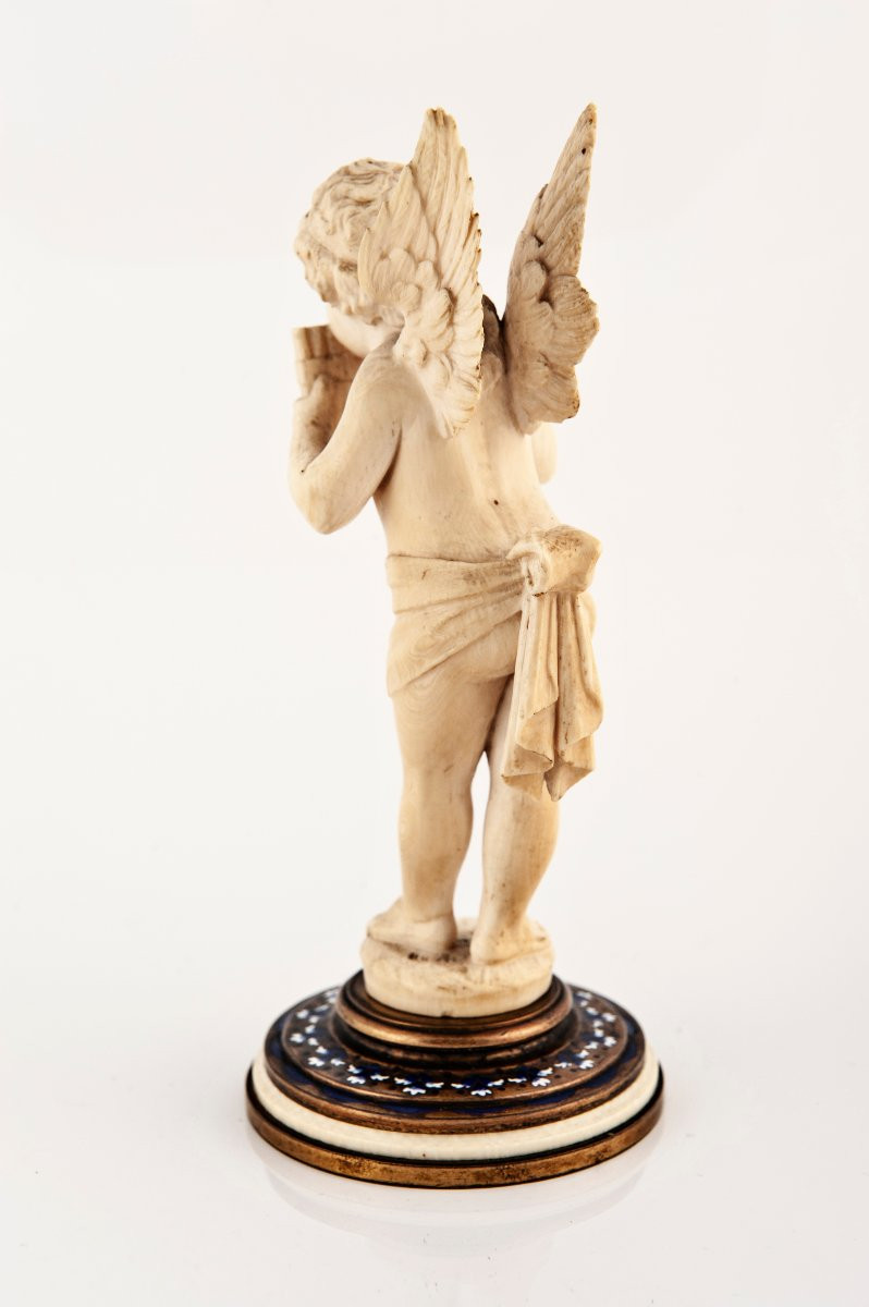 Putto musicante in avorio su base in metallo dorato e smalto cloisonné-photo-3