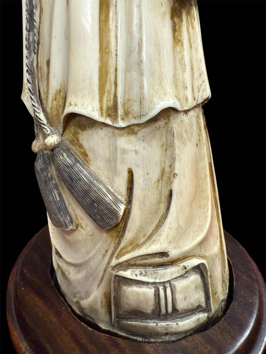 Coppia di grandi figure in avorio scolpito e policromato-photo-3