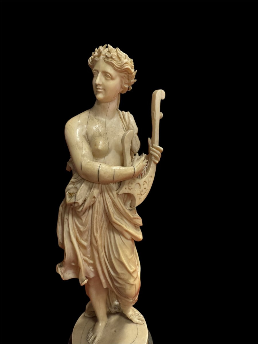Scultura in avorio raffigurante Musa con lira-photo-4