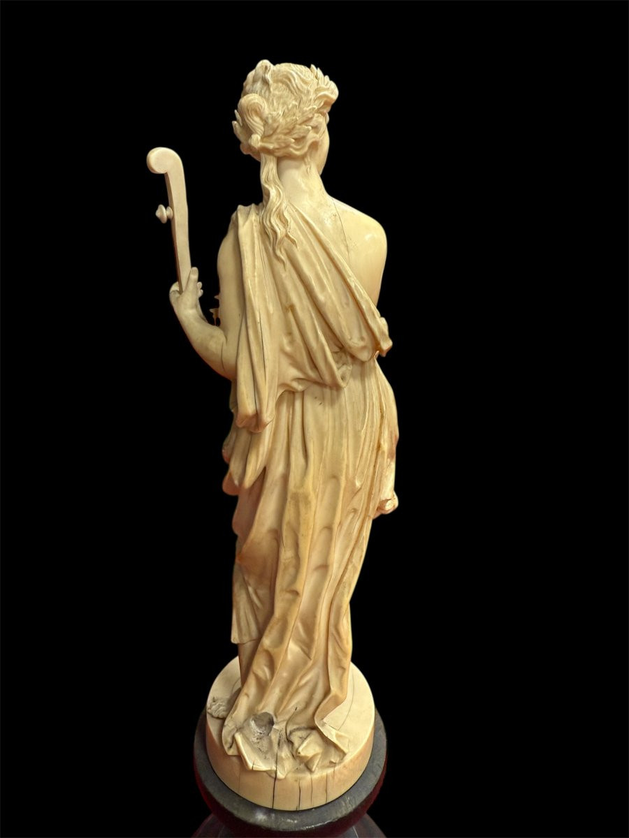 Scultura in avorio raffigurante Musa con lira-photo-3