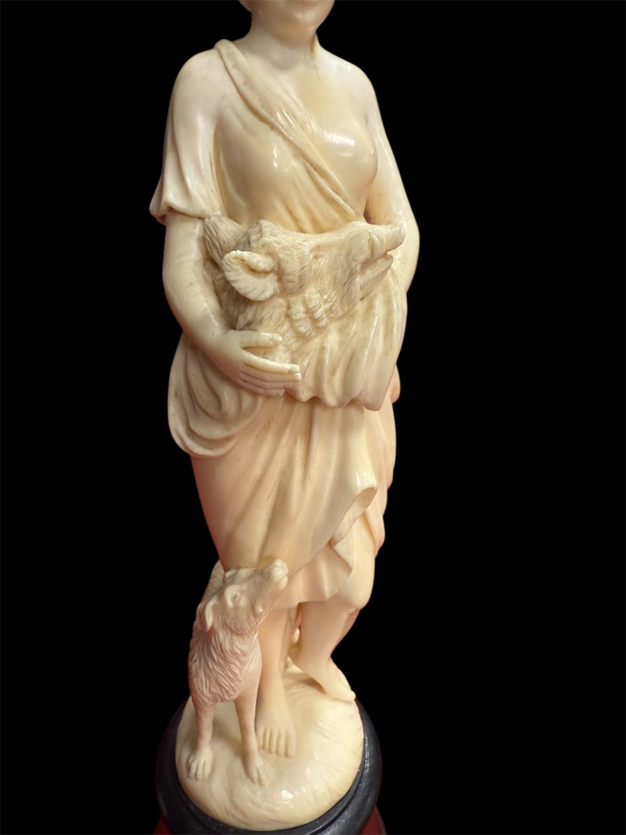 Scultura in avorio raffigurante Diana cacciatrice-photo-2