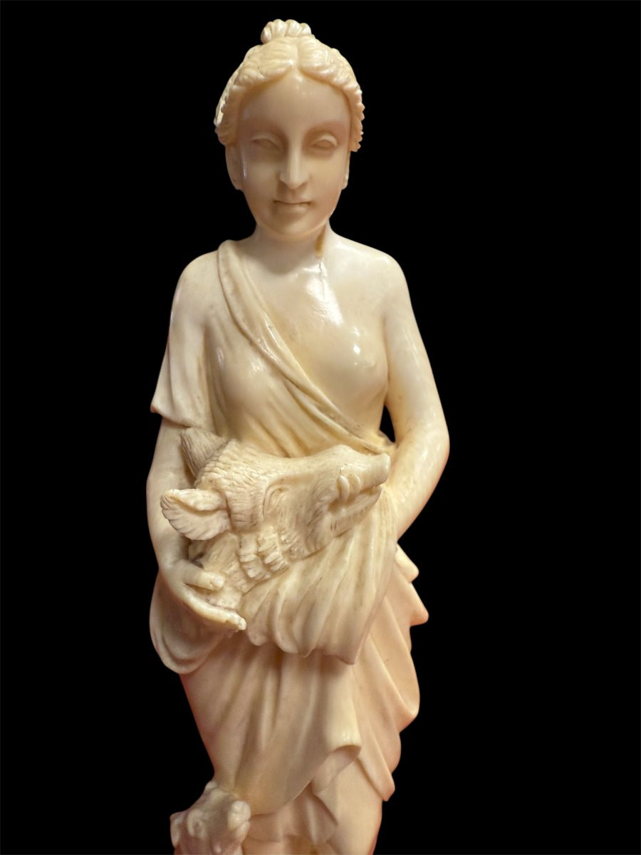 Scultura in avorio raffigurante Diana cacciatrice-photo-3