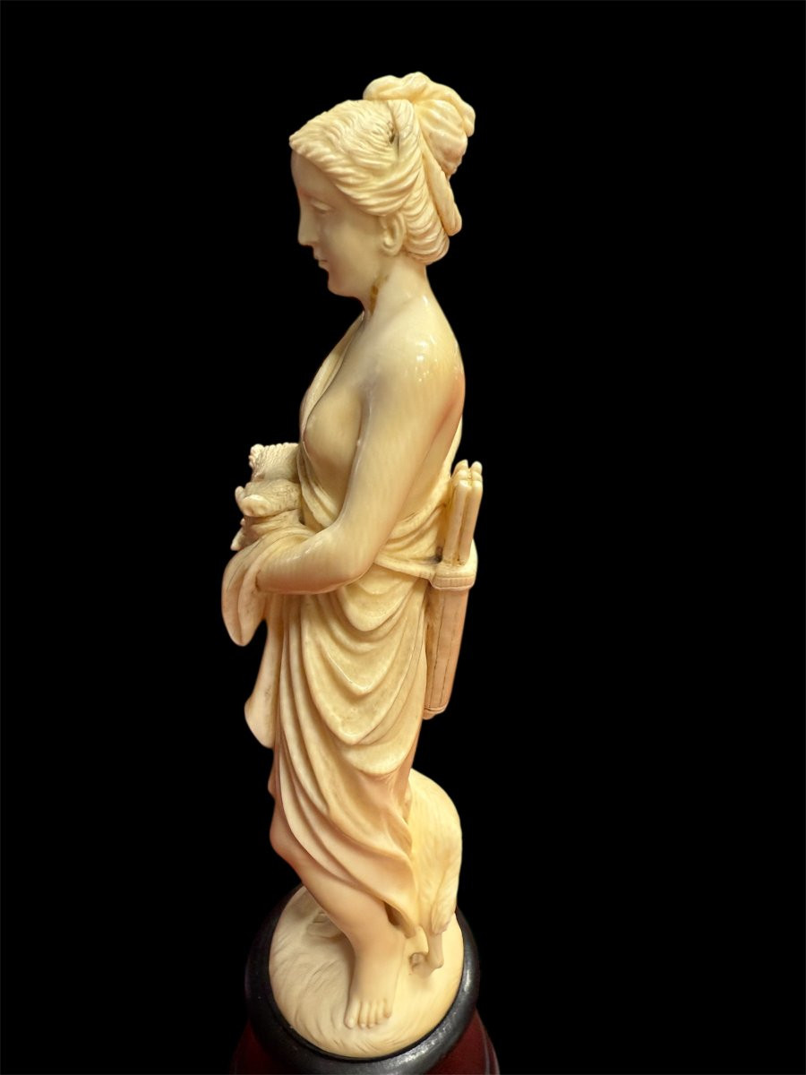 Scultura in avorio raffigurante Diana cacciatrice-photo-4