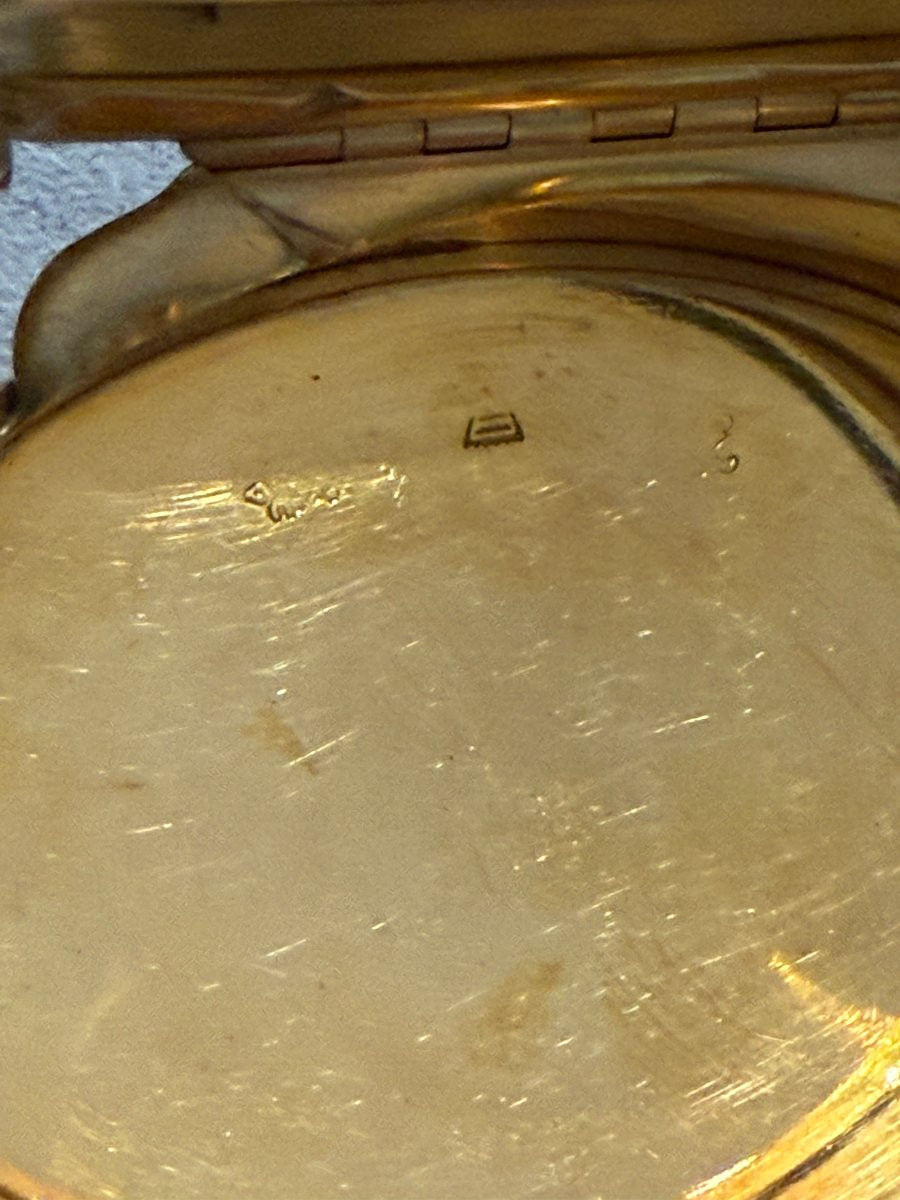 Tabacchiera francese in oro, smalti e miniature firmate “Comiot”-photo-1