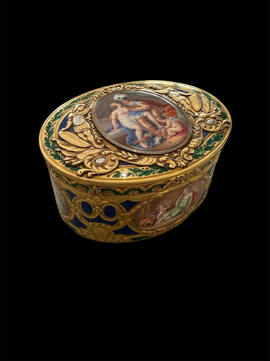 Tabacchiera francese in oro, smalti e miniature firmate “Comiot”-photo-2