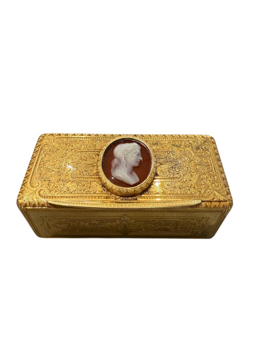 Tabacchiera in oro con cammeo – Francia, ca. 1780-1790