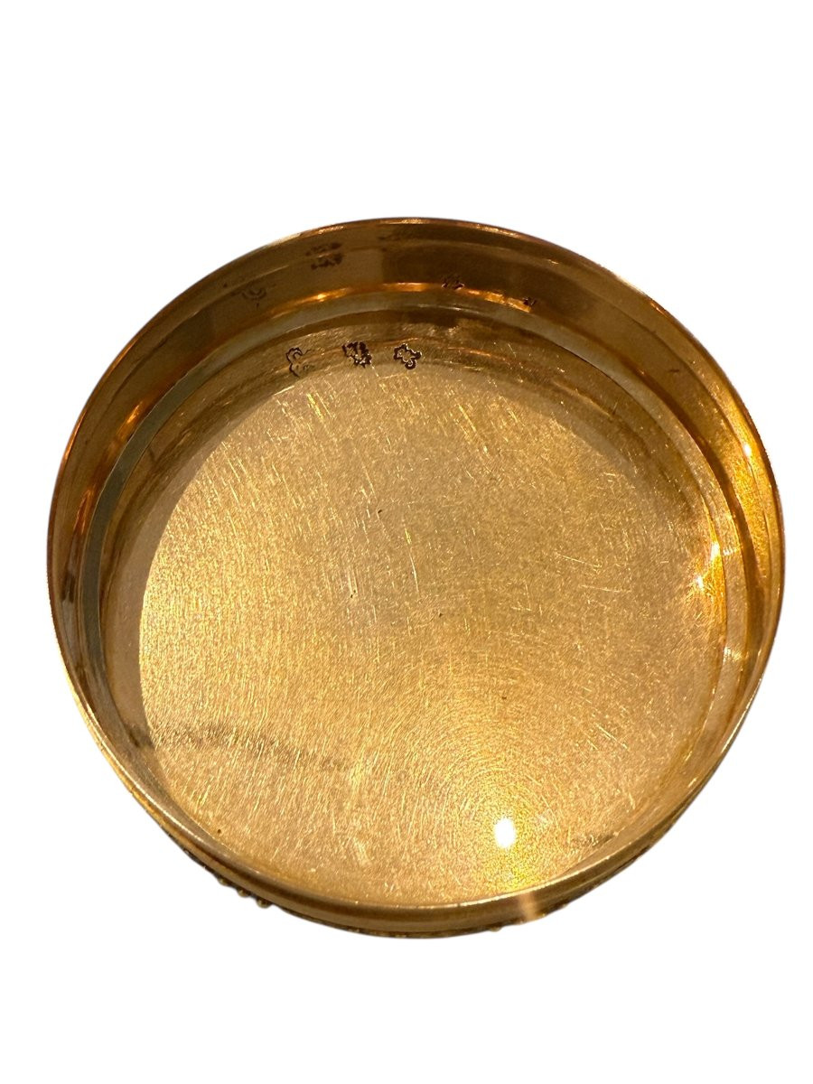 Tabacchiera rotonda in oro a tre colori, Georges Antoine Crozet, Parigi, 1781–1783-photo-4
