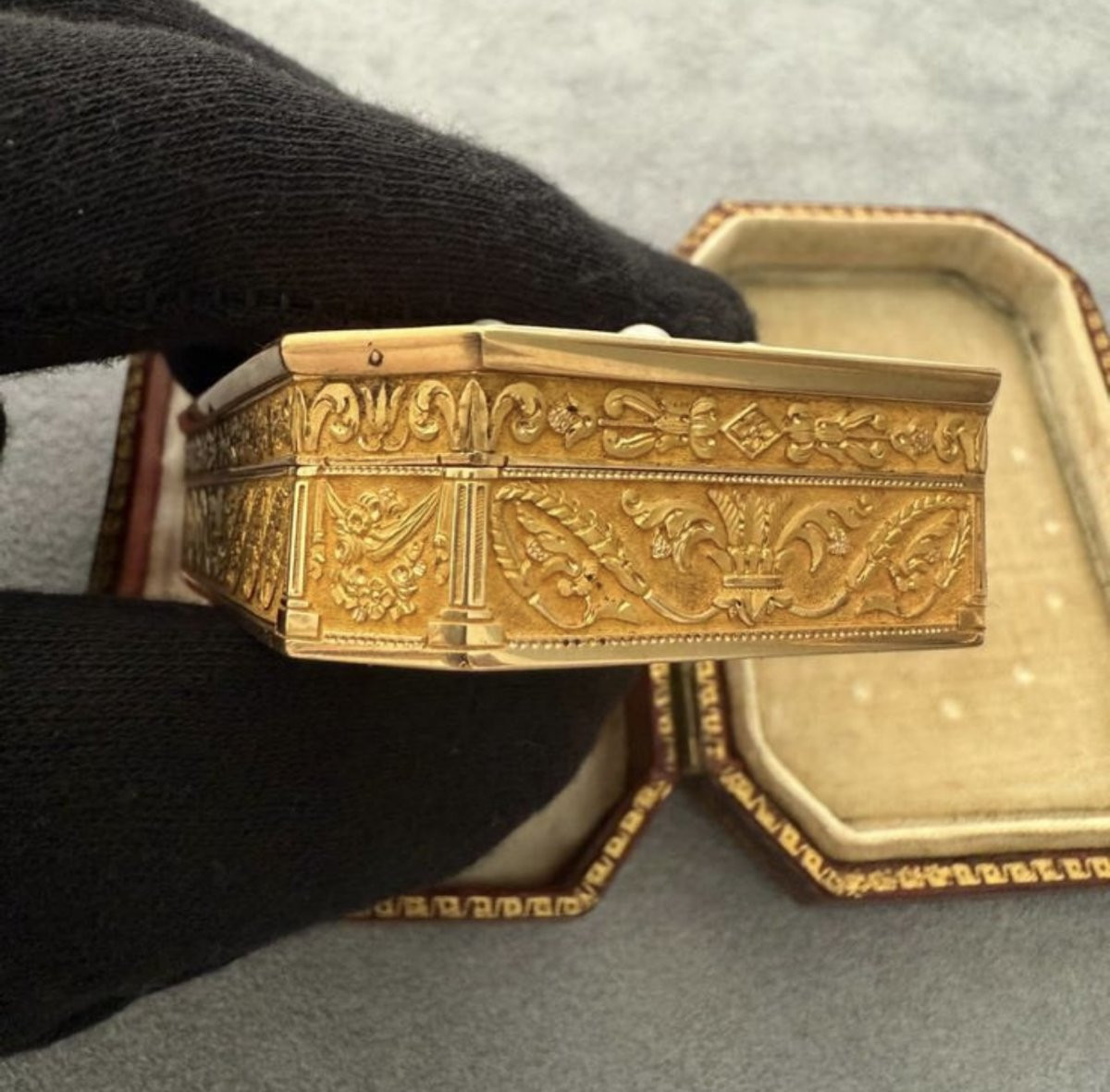 Tabacchiera in oro con miniatura firmata Jean-Baptiste Isabey (Nancy 1767 – Parigi 1855)-photo-3