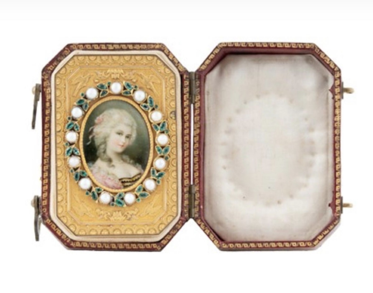 Tabacchiera in oro con miniatura firmata Jean-Baptiste Isabey (Nancy 1767 – Parigi 1855)