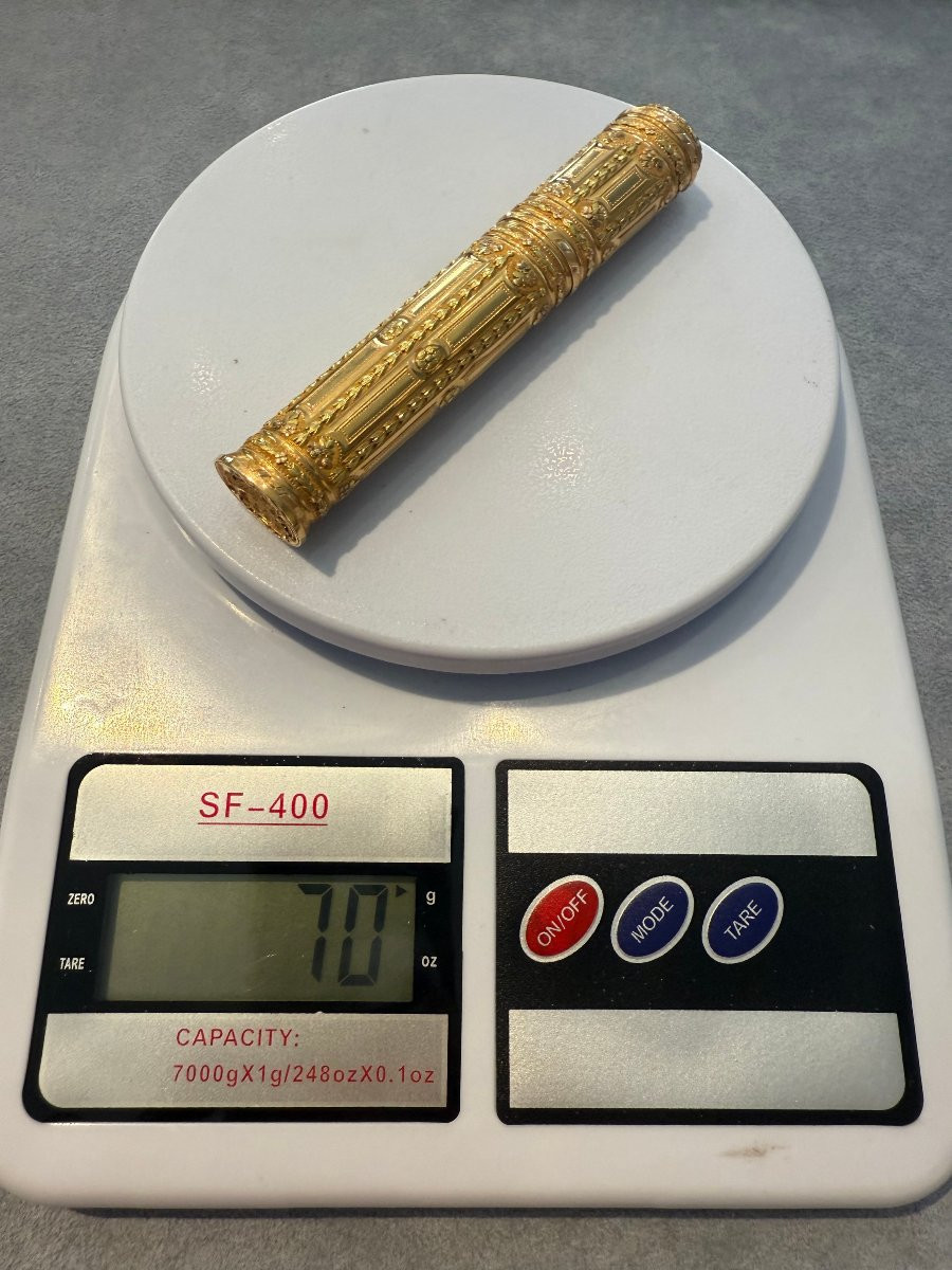 Étui in oro inciso e cesellato con sigillo araldico-photo-3