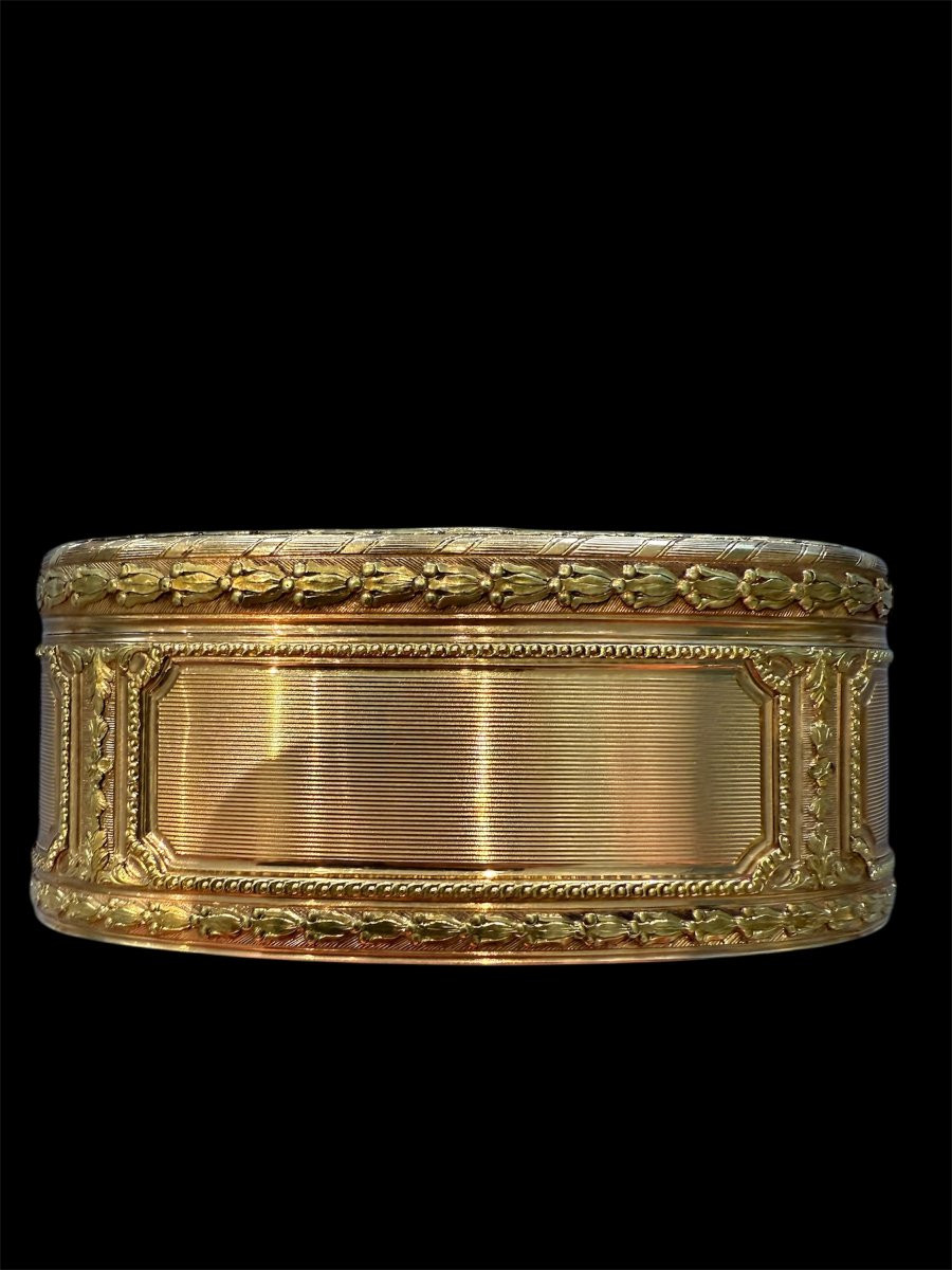 Tabacchiera ovale in oro con smalto figurato, Francia, fine XVIII – inizi XIX secolo-photo-3