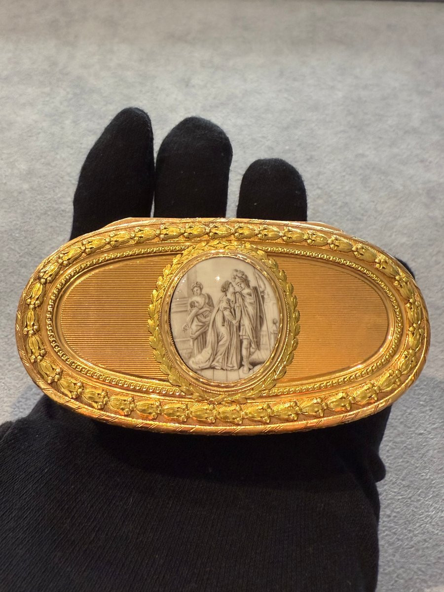 Tabacchiera ovale in oro con smalto figurato, Francia, fine XVIII – inizi XIX secolo-photo-1