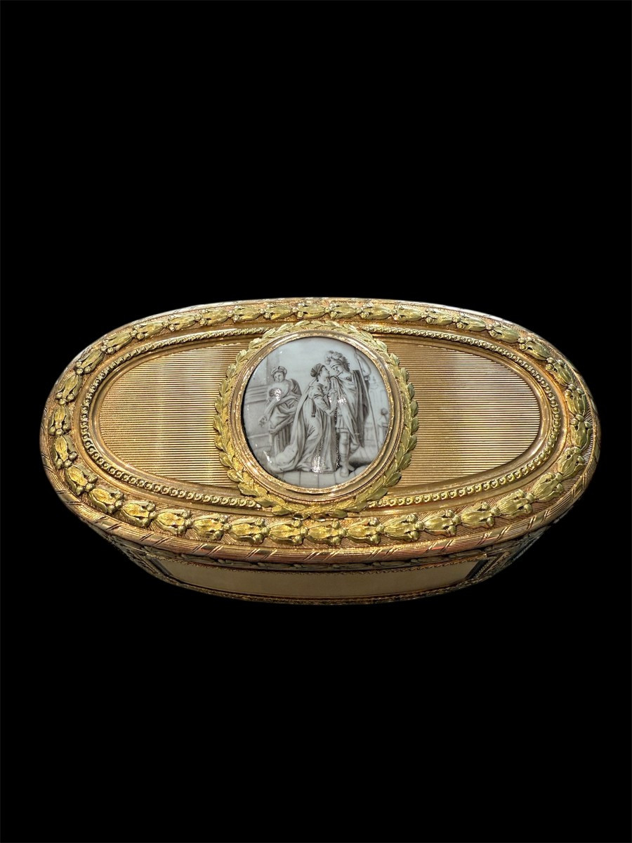 Tabacchiera ovale in oro con smalto figurato, Francia, fine XVIII – inizi XIX secolo