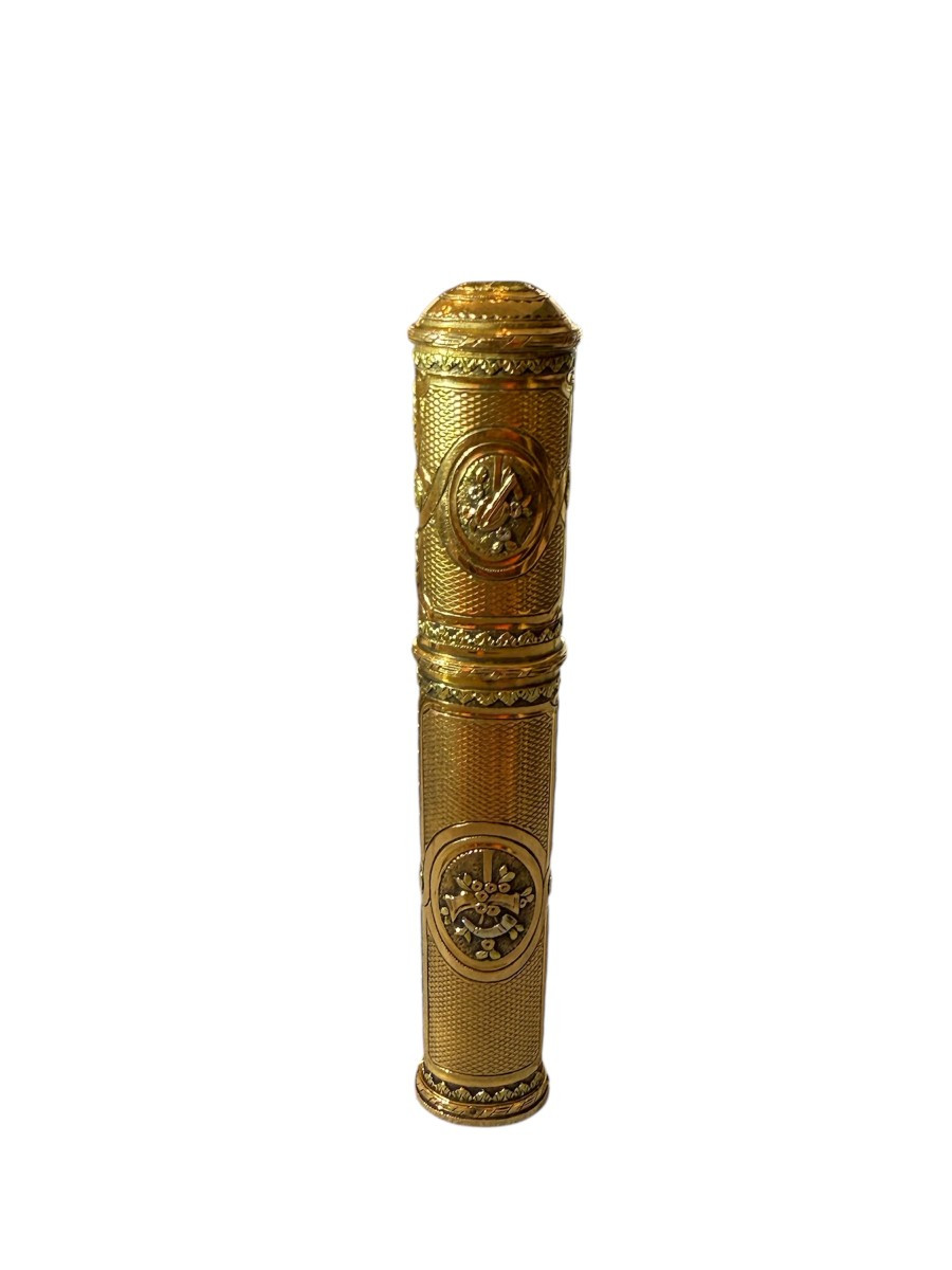 Etui “nécessaire à écrire” in oro inciso e guilloché
