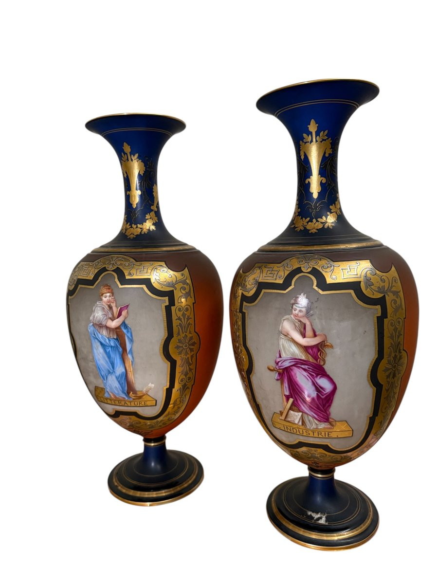Coppia di vasi francesi in porcellana dipinta e dorata, XIX secolo-photo-2
