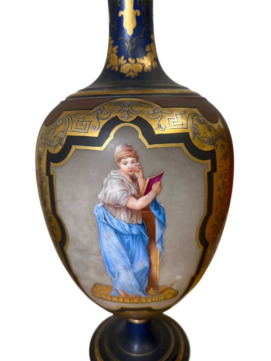 Coppia di vasi francesi in porcellana dipinta e dorata, XIX secolo-photo-4