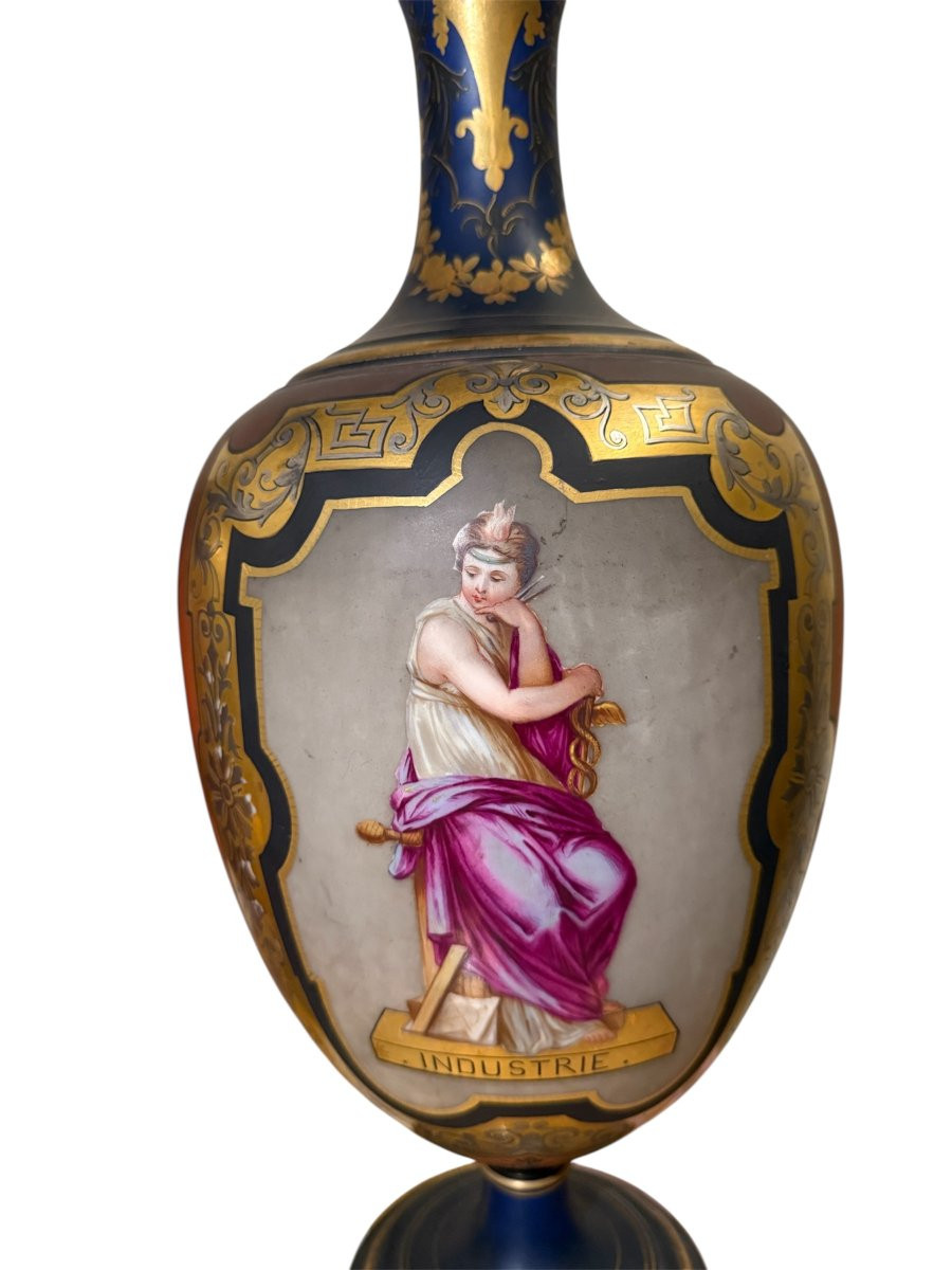 Coppia di vasi francesi in porcellana dipinta e dorata, XIX secolo-photo-5