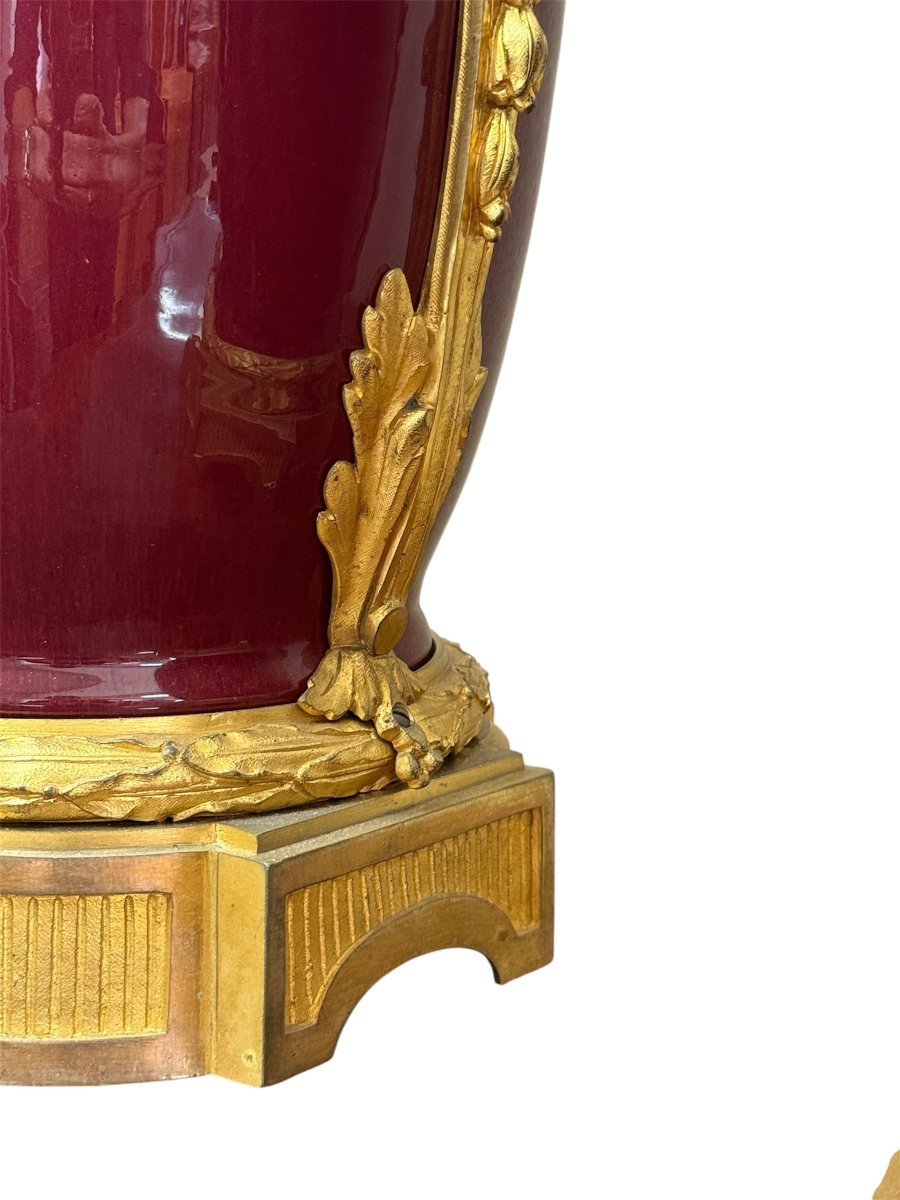 Coppia di vasi francesi in porcellana “sangue di bue” con montature in bronzo dorato, XIX secol-photo-5