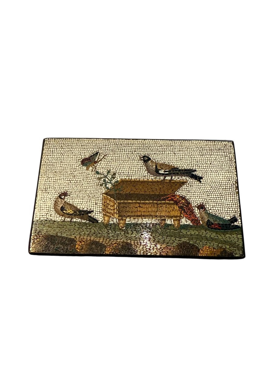 Placchetta in micromosaico con uccelli attorno a una mangiatoia-photo-2