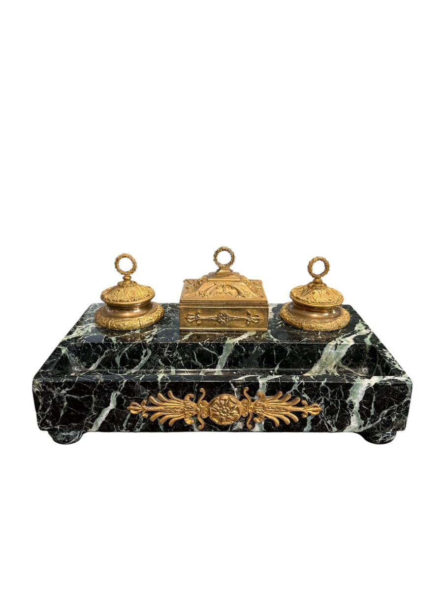 Calamaio in marmo verde Alpi e bronzo dorato, periodo Impero (inizi XIX secolo)