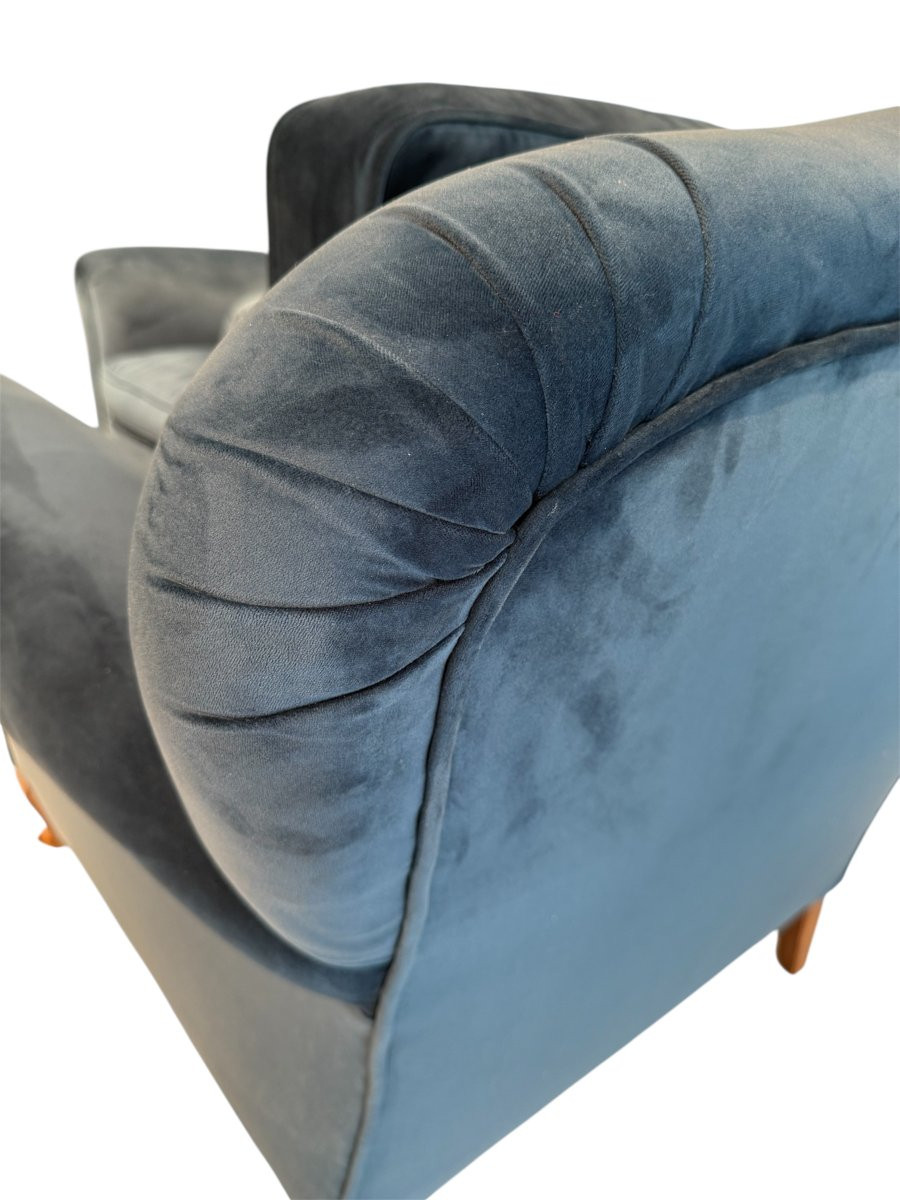 Coppia di poltrone con pouf in velluto blu cangiante-photo-4
