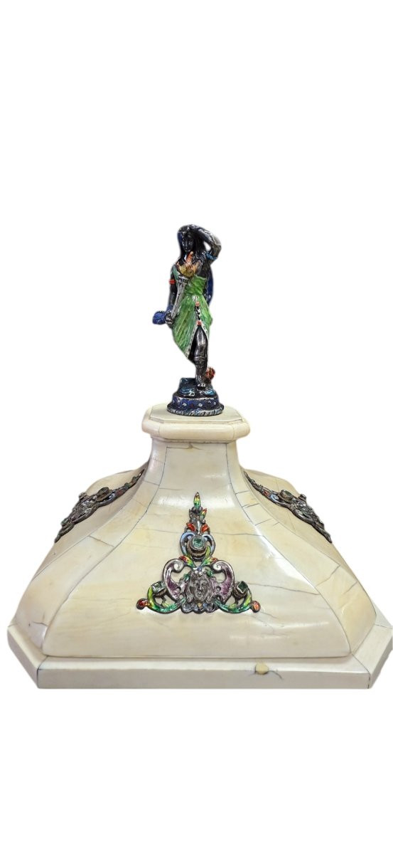 Coppia di vasi in avorio e smalti policromi, Vienna, XIX secolo-photo-4