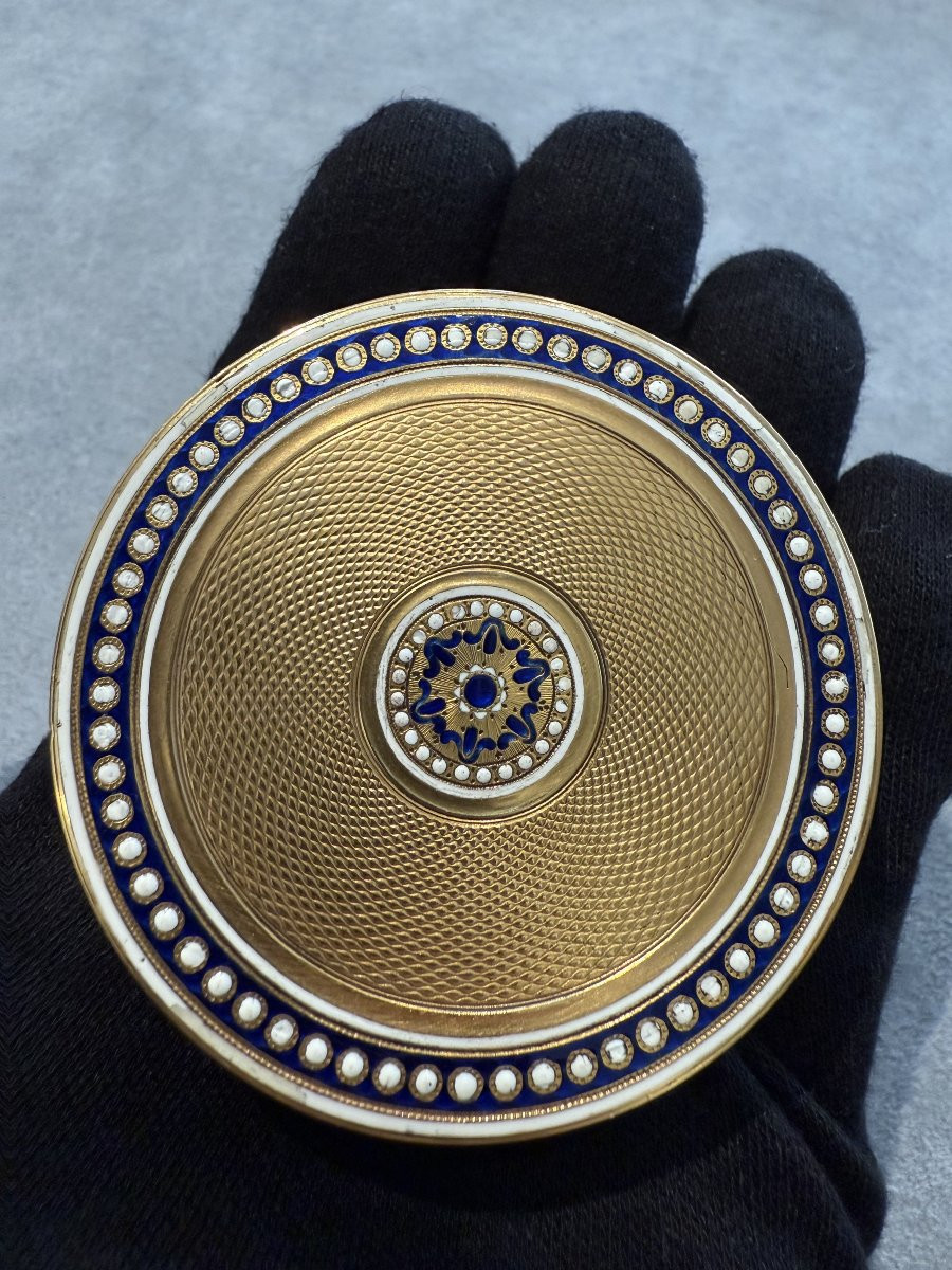 Tabacchiera in oro e smalti, Parigi 1774–1777-photo-3