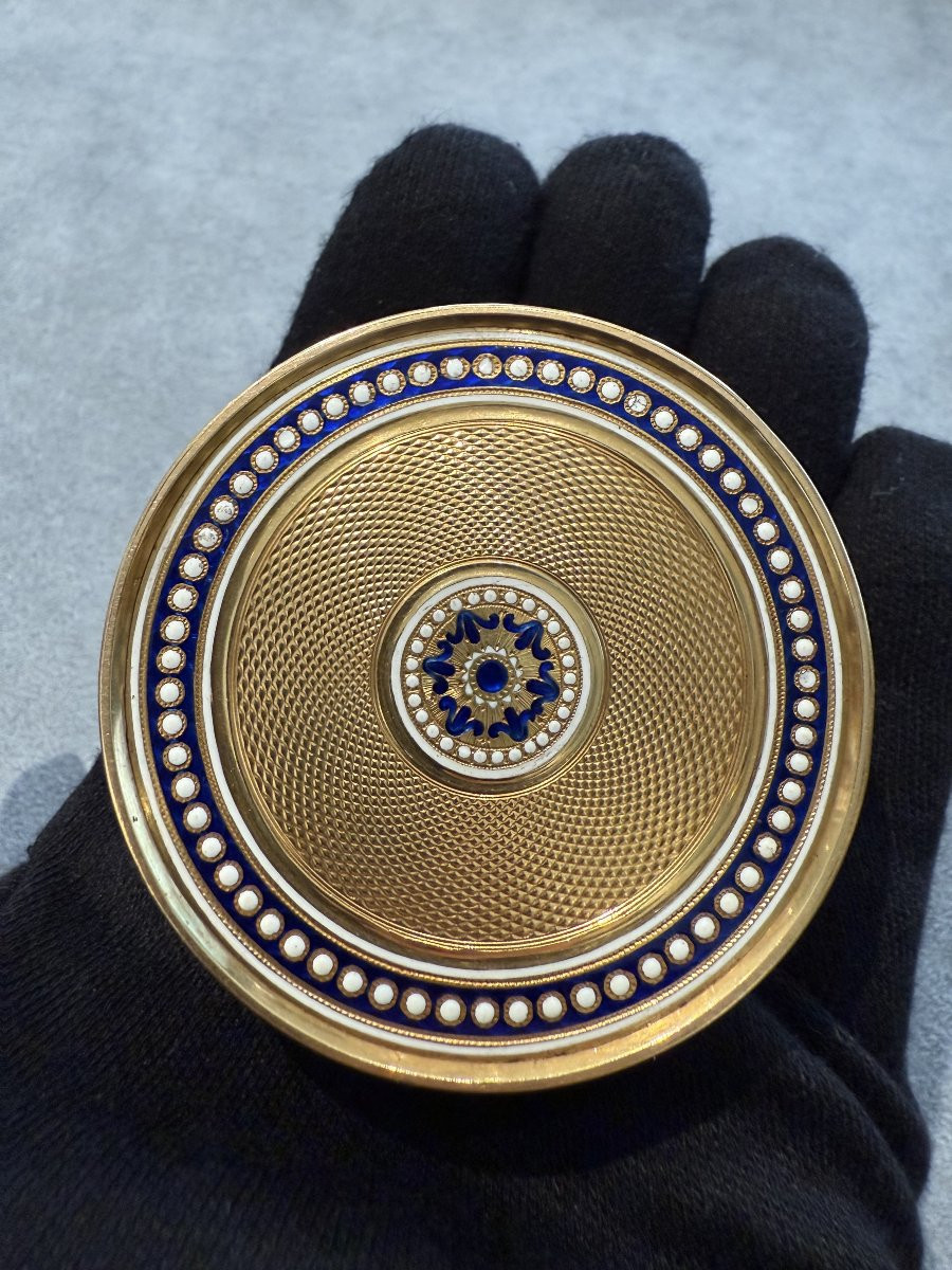 Tabacchiera in oro e smalti, Parigi 1774–1777-photo-1